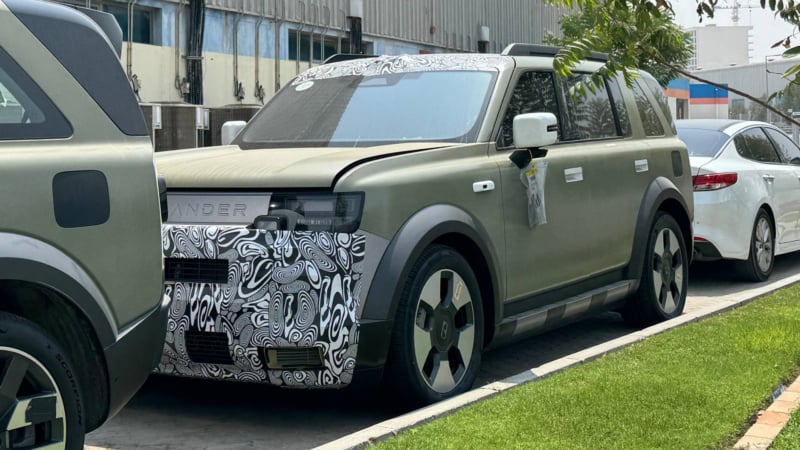 Внедорожник Freelander 8 был замечен в ОАЭ перед глобальным запуском.