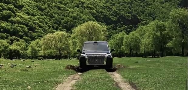 В июне состоится презентация нового MPV от Wey — модели Gaoshan 7, которая по клиренсу не уступает SUV и может похвастаться внедорожными качествами.