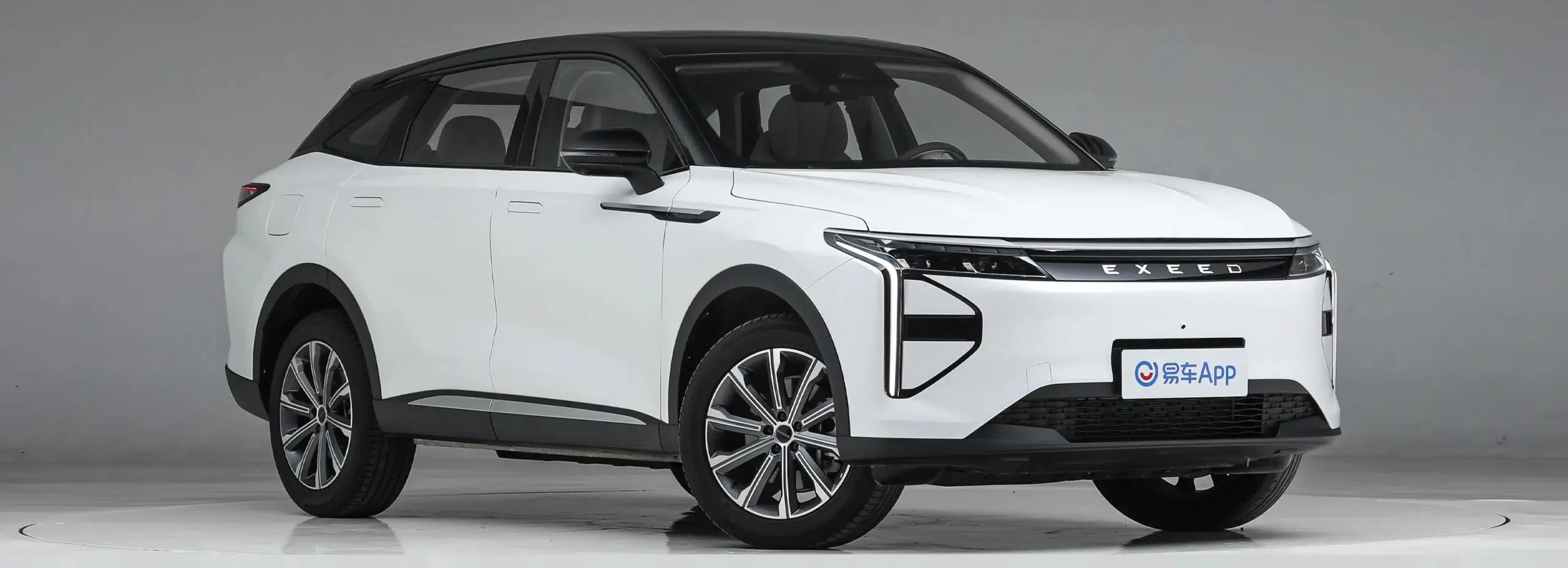 Chery представила обновленную версию SUV Omoda C9, бензиновая и гибридная версии начинаются с 18,400 долларов в Китае.