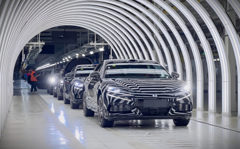 Denza Z9 GT от BYD набирает «десятки тысяч» заказов из-за спроса на топливо для аккумуляторов BYD Blade 2.0