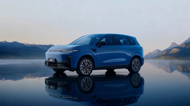 В Северной Америке стартовали продажи кроссовера Leapmotor B10 с гибридной силовой установкой (EREV).