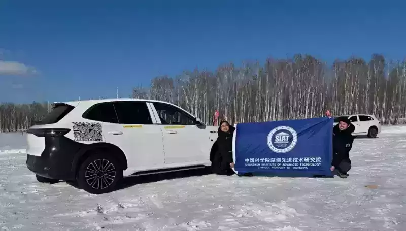 Китайская алюминиевая аккумуляторная батарея для электромобилей прошла испытание при температуре -25°C с эффективностью >92% и быстрой зарядкой за 20 минут.