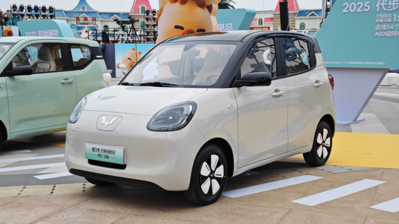 Обновленный Wuling Hongguang Mini EV сломал крышки в Китае