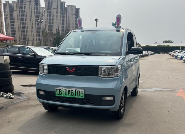 Wuling Hongguang MINIEV — из Китая под ключ