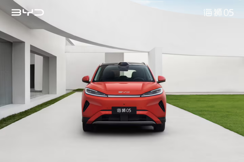 BYD представляет новый Sealion 05 в вариантах EV и DM-i в преддверии запуска 20 апреля.