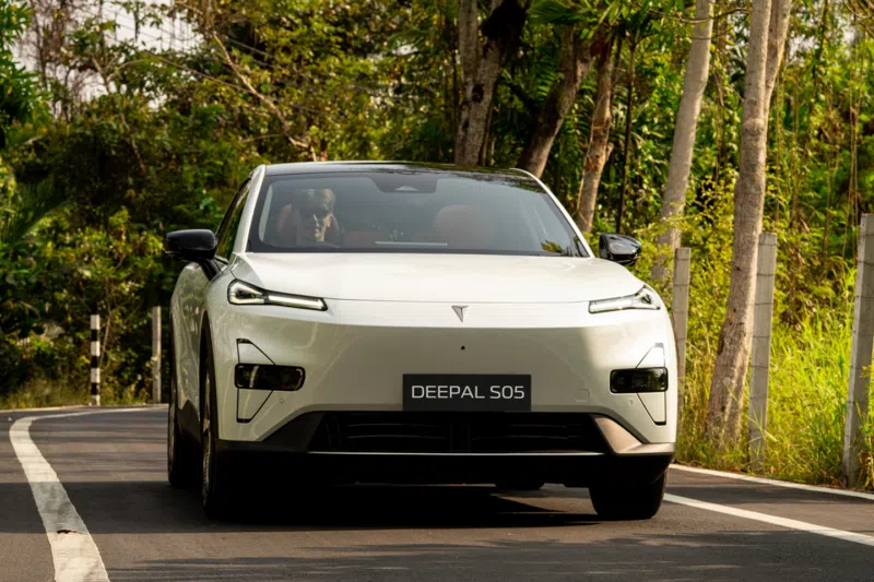 Changan представила Deepal S05 на побережье Великобритании: запас хода по WLTP 303 мили и зарядка 3C