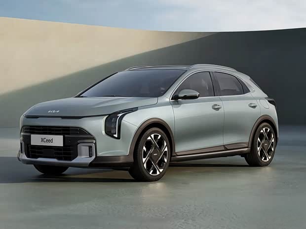 Представлены официальные изображения нового Kia XCeed с обновленным семейным дизайном.
