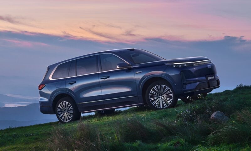 Geely Galaxy M9, получивший похвалу от Edmunds и NYT, вышел на рынок ОАЭ по цене 43 540 долларов.