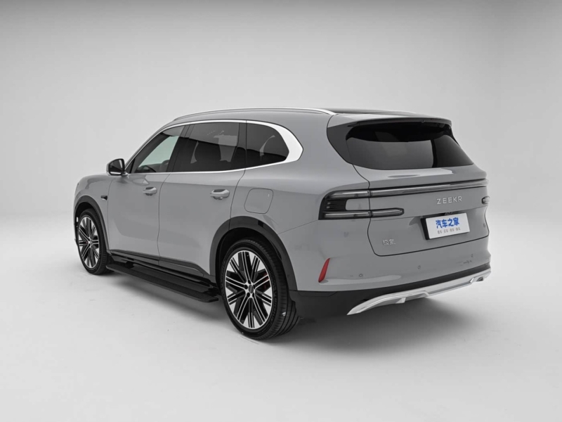 Zeekr 8X открывает предварительные продажи 16 марта с трехмоторной системой PHEV мощностью 1030 кВт.