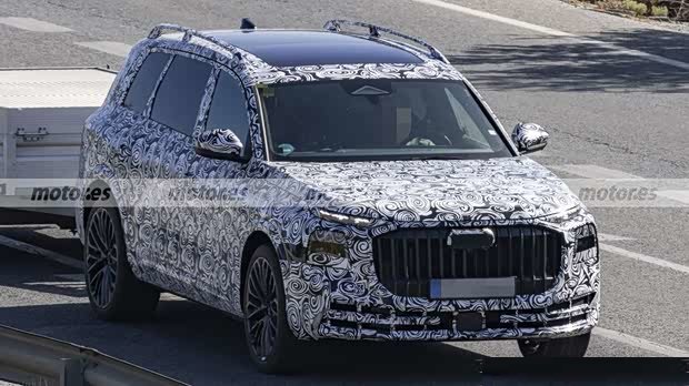 Audi Q9 Horch plug-in hybrid spy photos: флагманский внедорожник с премиальным оснащением дебютирует в июле.