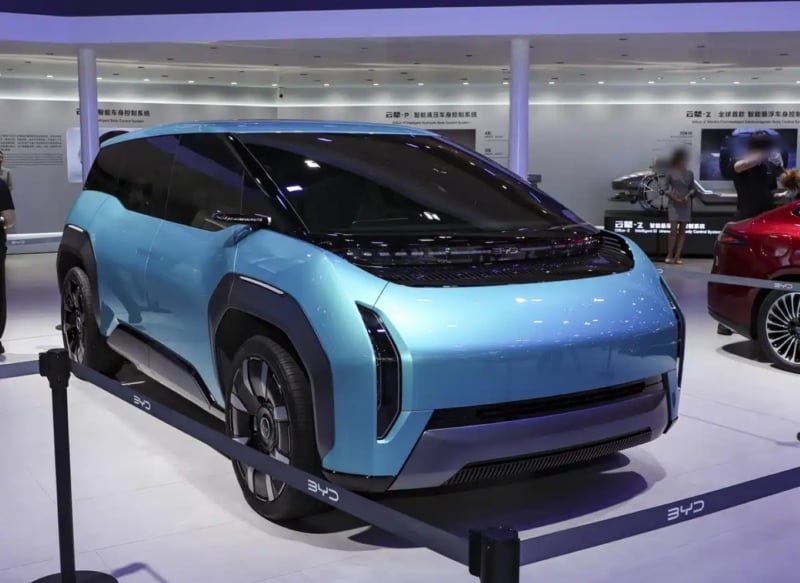 Прототип минивэна BYD Ocean замечен на испытаниях с лидаром на крыше перед запуском в конце года