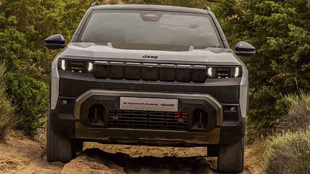 В июле состоится презентация обновленного Jeep Compass с увеличенной ёмкостью аккумулятора и другими улучшениями.