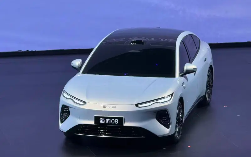 BYD представляет флагманский седан Seal 08 с дальностью полета 1000 км и аккумулятором Blade 2.0