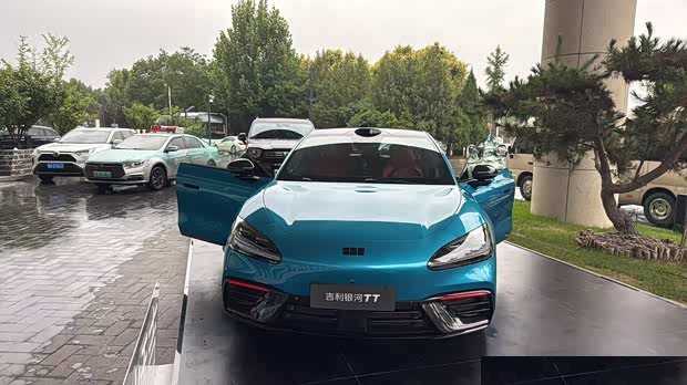 Geely Galaxy TT Ultra дебютировал: два электромотора, полный привод, 578 л.с. и режим Boost по нажатию одной кнопки.