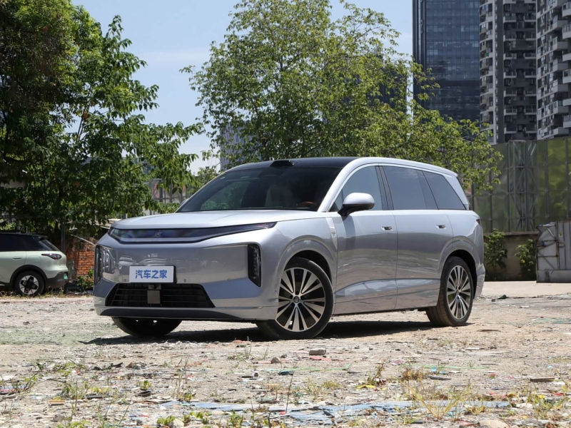 BYD Great Tang: полноразмерный кроссовер с разгонной динамикой 3,9 секунды выходит на рынок Китая по цене от 35 500 долларов США.