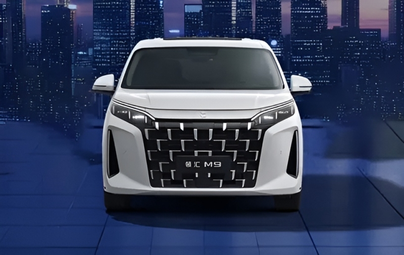 BYD представила официальные изображения минивэна Linghui M9 для рынка такси