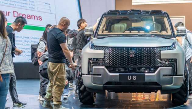 Рост продаж увеличивается значительно быстрее, чем у чисто электрических автомобилей, и многие автомобильные компании начинают развивать модели с увеличенным диапазоном.