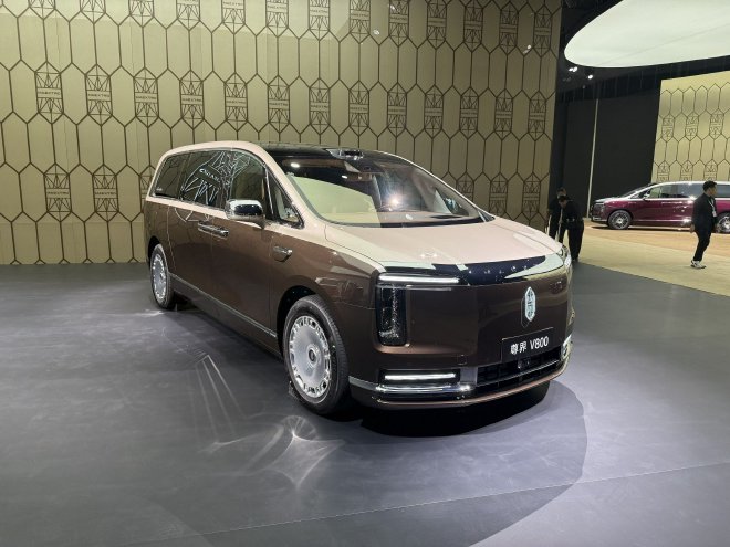 Цены от 648 000 до 1 016 000 юаней: стартовали продажи Zunjie V680 и V800
