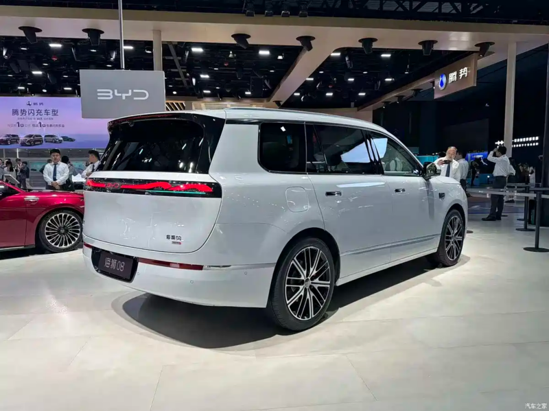 BYD выпустит флагманский внедорожник Sealion 08 2 сентября, с батареей до 115 кВт·ч и запасом хода до 900 км. BYD выпустит флагманский внедорожник Sealion 08 2 сентября, с батареей до 115 кВт·ч и запасом хода до 900 км.