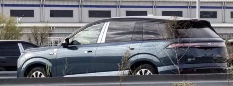 BYD Denza N8 EV замечен в Китае с трёхмоторным полным приводом мощностью 1 193 л.с. перед запуском в четвёртом квартале