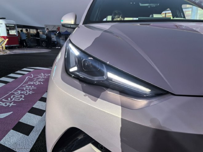 BYD выпускает в Китае совершенно новый Seagull: самый доступный электромобиль бренда с функцией Flash-Charging стоимостью менее 10 000 долларов США.