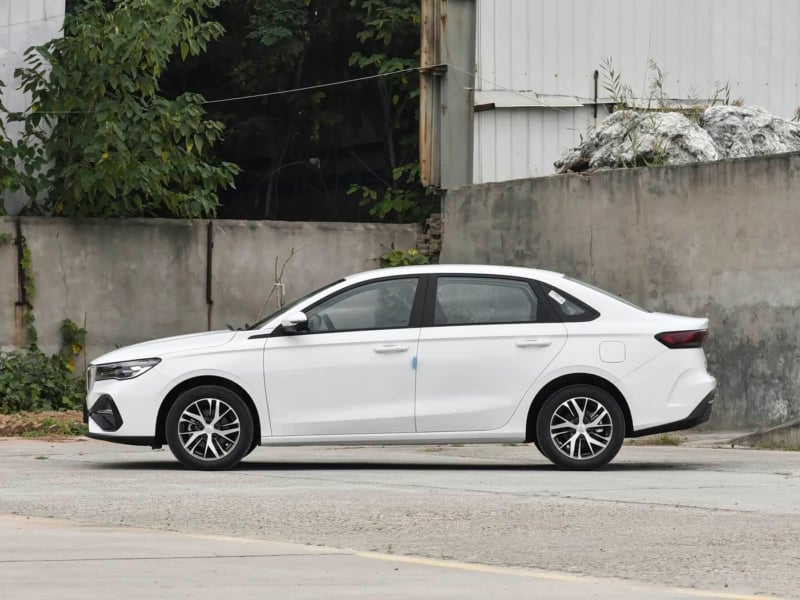 Geely представила Emgrand 2027 года с 12,8-дюймовым экраном и камерой 540° по цене от 8 400 долларов. Geely представила Emgrand 2027 года с 12,8-дюймовым экраном и камерой 540° по цене от 8 400 долларов.
