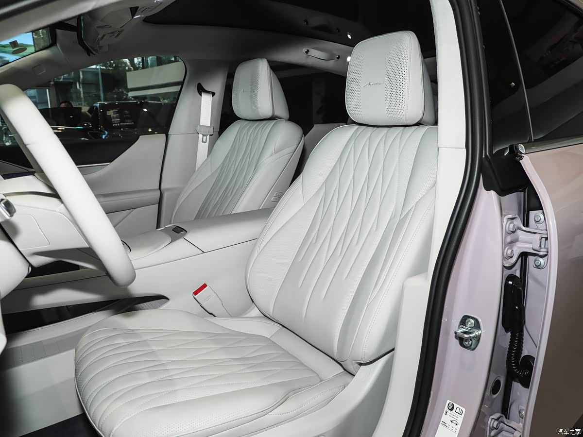 Электромобиль Buick Electra L7 официально запущен в Китае, стартовая цена — от 26 500 долларов США. Электромобиль Buick Electra L7 официально запущен в Китае, стартовая цена — от 26 500 долларов США.