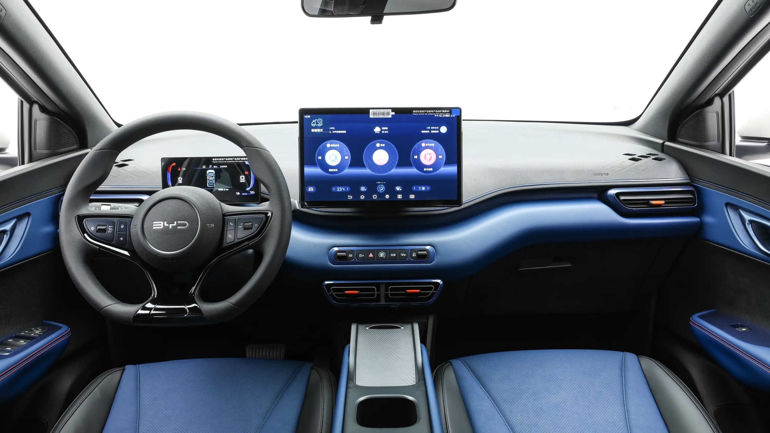 Новый салон BYD Seagull рассекречен: крупная центральная консоль и один большой экран.