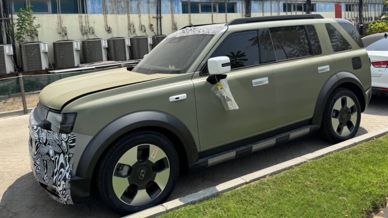 Внедорожник Freelander 8 был замечен в ОАЭ перед глобальным запуском.