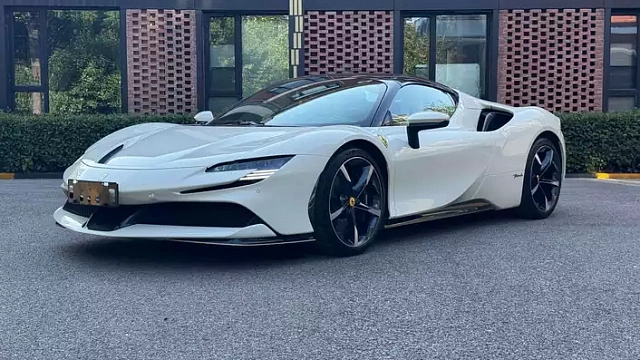 Ferrari SF90 2023 4L — из Китая под ключ