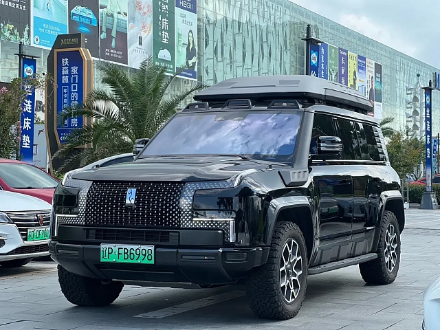 BYD Yangwang U8 2024 2L — из Китая под ключ