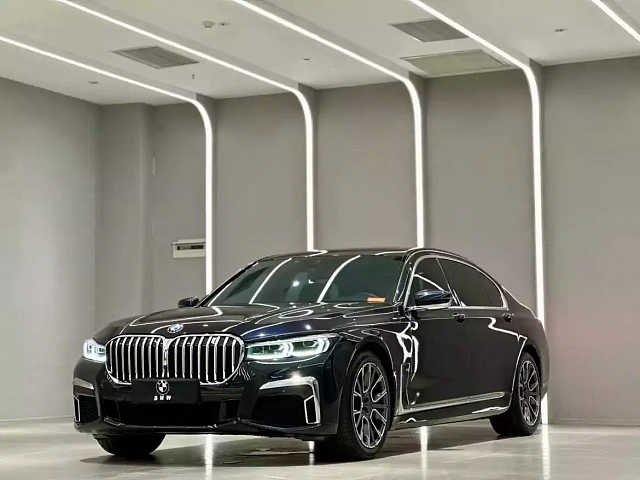 BMW 7 Series 2021 2L — из Китая под ключ