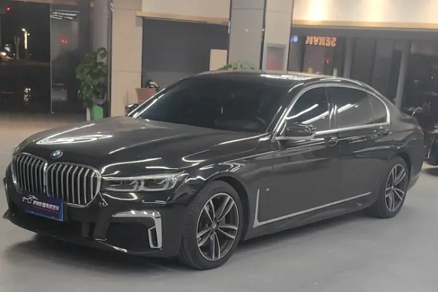BMW 7 Series 2021 2L — из Китая под ключ