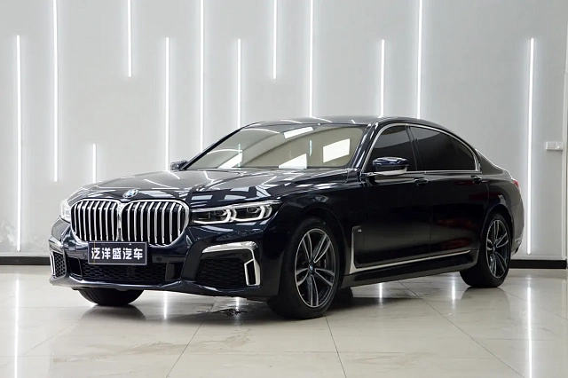BMW 7 Series 2022 2L — из Китая под ключ