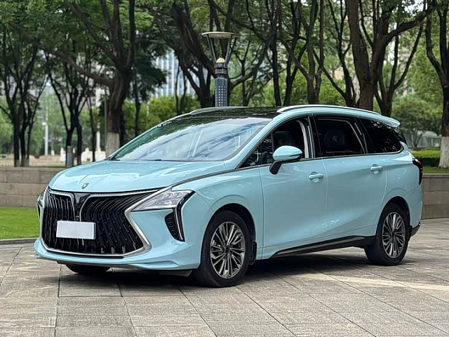 Forthing Lingzhi Yacht 2022 1.5L — из Китая под ключ