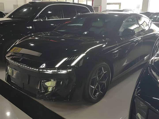 Lynk & Co Z10 2024 702 км хода — из Китая под ключ