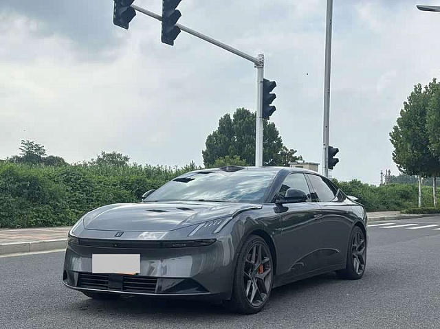 Lynk & Co Z10 2024 702 км хода — из Китая под ключ