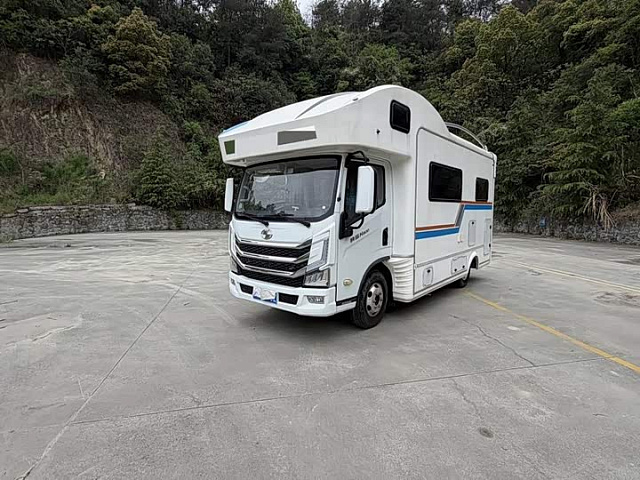 Maxus V100 2023 2L — из Китая под ключ