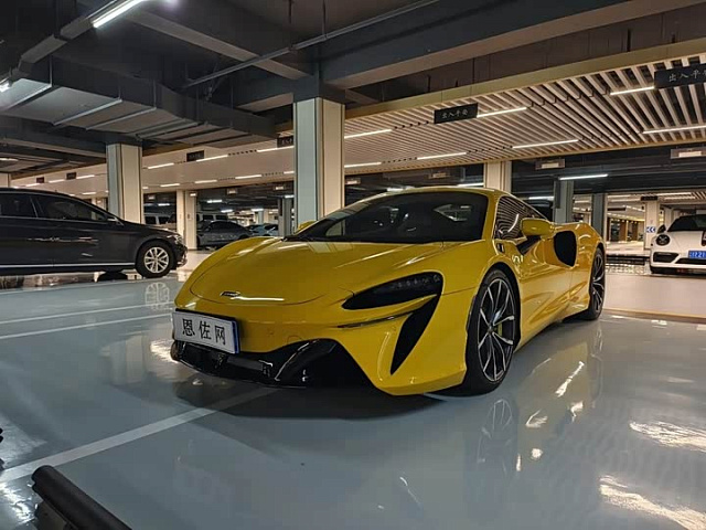 McLaren Artura 2025 3L — из Китая под ключ