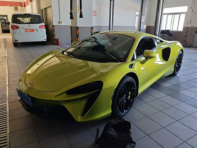 McLaren Artura 2023 3L — из Китая под ключ