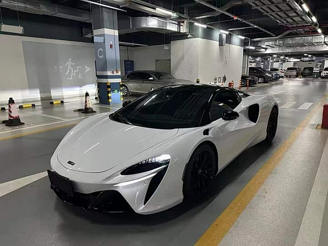 McLaren Artura 2023 3L — из Китая под ключ