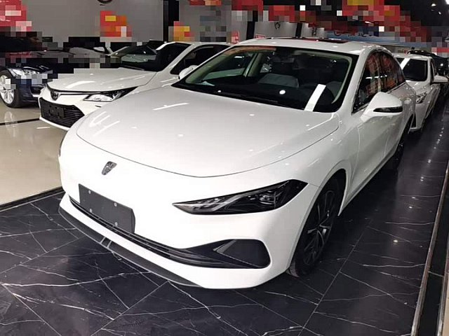 Roewe D7 DMH 2025 1.5L — из Китая под ключ