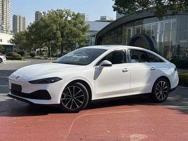 Roewe D7 DMH 2025 1.5L — из Китая под ключ