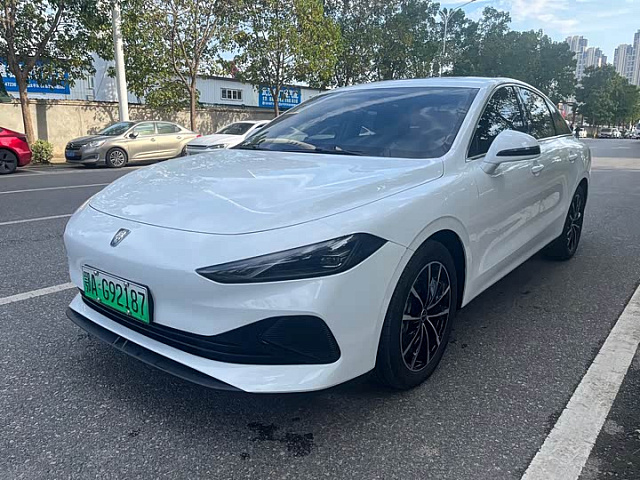 Roewe D7 DMH 2025 1.5L — из Китая под ключ