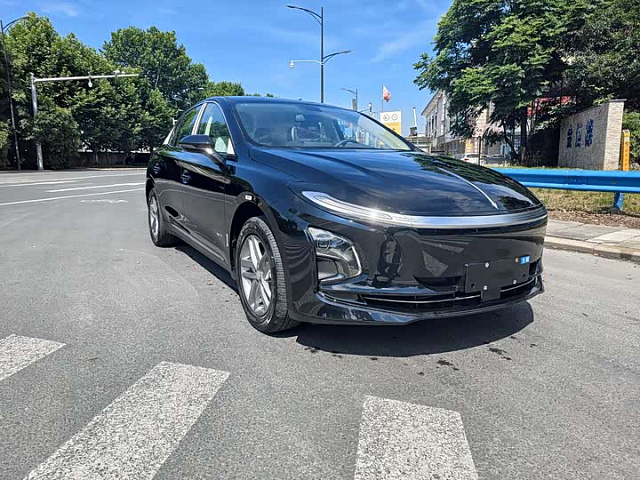Hongqi E-QM5 2025 500 км хода — из Китая под ключ