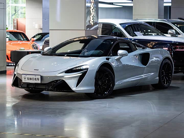 McLaren Artura 2025 3L — из Китая под ключ