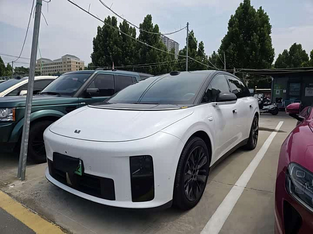 Li Auto i6 2025 660 км хода — из Китая под ключ