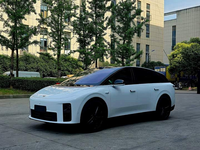 Li Auto i6 2025 720 км хода — из Китая под ключ