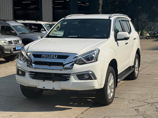 Isuzu Mu-X 2022 2L — из Китая под ключ