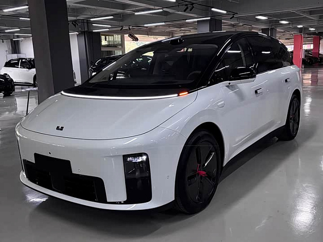 Li Auto i8 2025 720 км хода — из Китая под ключ